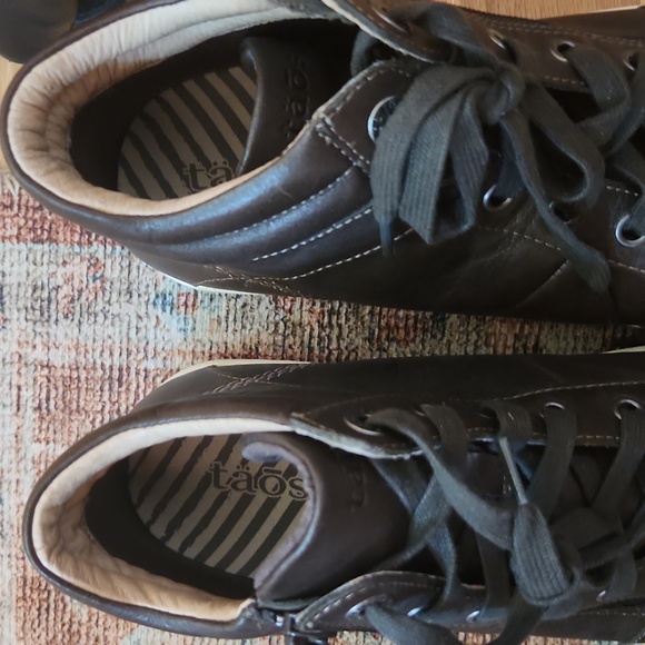 Woman’s size 10 TAOS leather high top sneaker in Brown - Picture 2 of 4